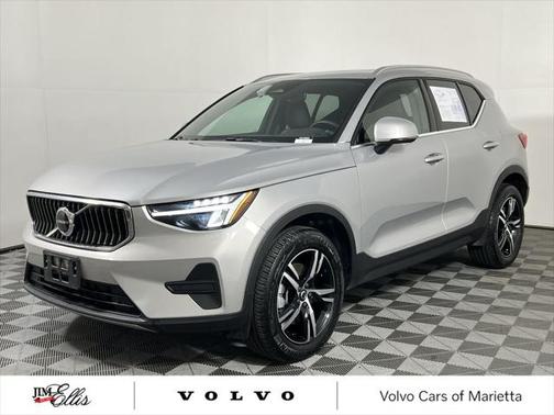 2025 Volvo XC40 B5 Core Bright Theme