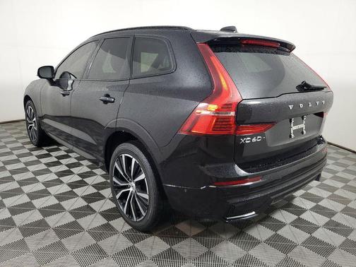 2024 Volvo XC60 B5 Plus Dark Theme