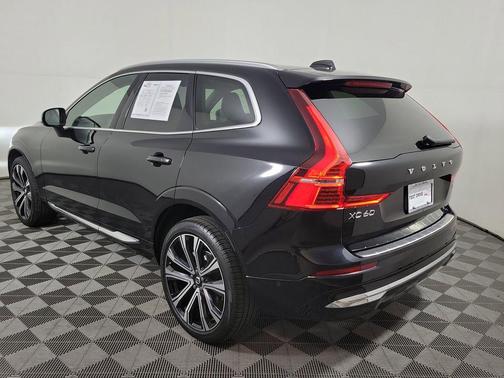 Onyx Black Metallic 2023 Volvo XC60 B5 Ultimate Bright Theme