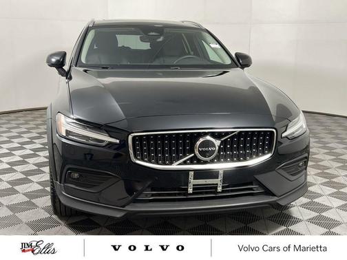 2025 Volvo V60 Cross Country Plus, B5 AWD Gas (mild hybrid)