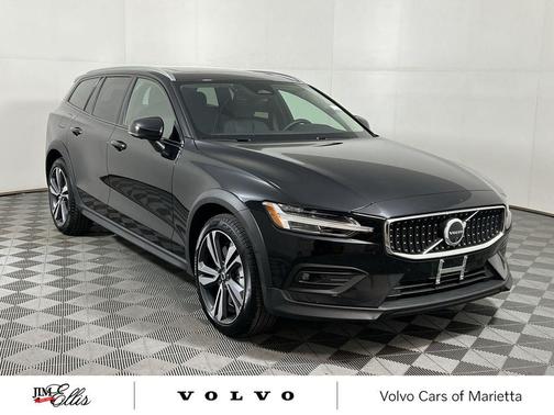 2025 Volvo V60 Cross Country Plus, B5 AWD Gas (mild hybrid)