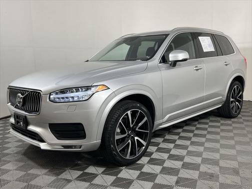 2022 Volvo XC90 T6 Momentum