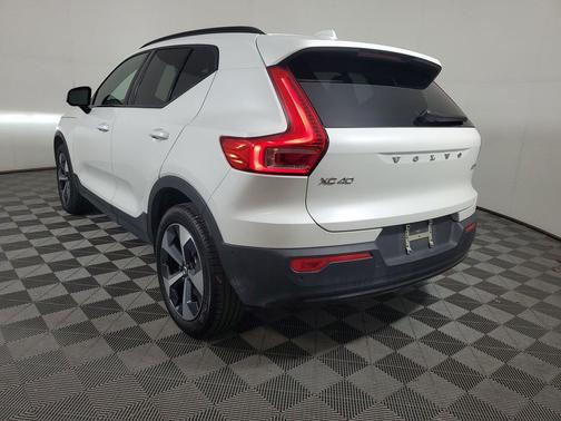 Crystal White 2026 Volvo XC40 Plus, B5 AWD Gas (mild hybrid), Dark