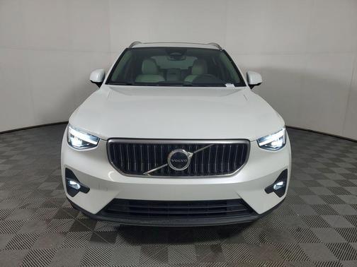 2023 Volvo XC40 B4 Plus Bright Theme