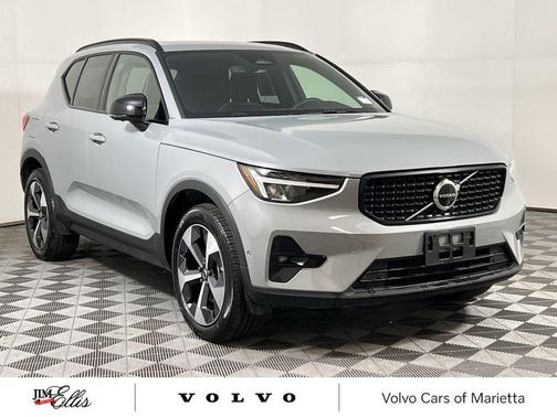 2025 Volvo XC40 B5 Plus Dark Theme