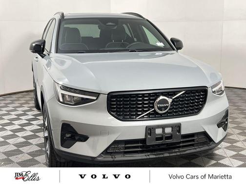 2025 Volvo XC40 B5 Plus Dark Theme