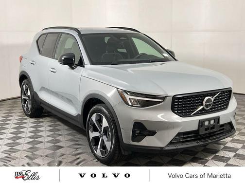 2025 Volvo XC40 B5 Plus Dark Theme