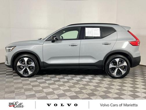 2025 Volvo XC40 B5 Plus Dark Theme