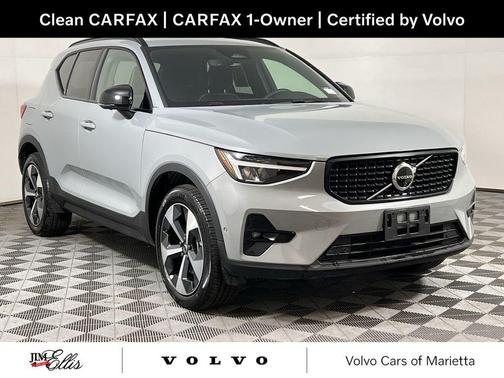 2025 Volvo XC40 B5 Plus Dark Theme
