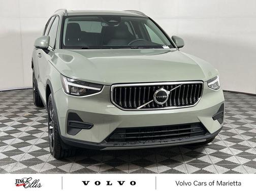 2025 Volvo XC40 B5 Core Bright Theme