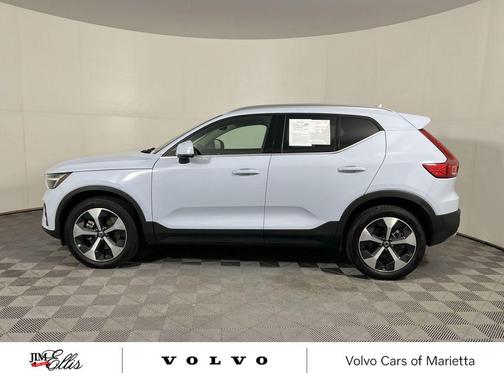 2025 Volvo XC40 B5 Plus Bright Theme
