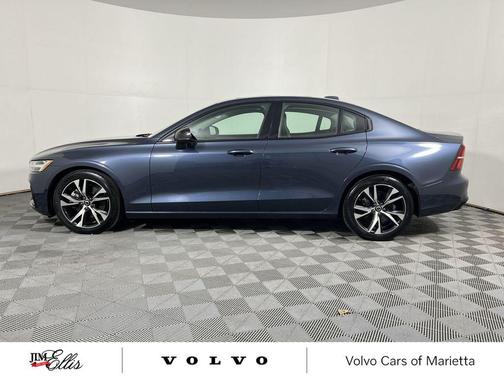 2024 Volvo S60 B5 Core Dark Theme