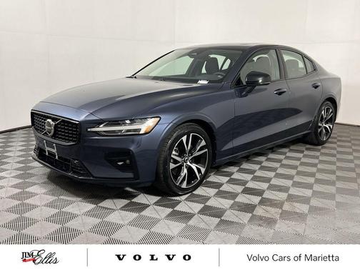 2024 Volvo S60 B5 Core Dark Theme