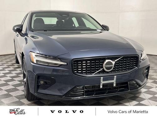 2024 Volvo S60 B5 Core Dark Theme