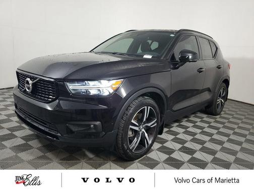 Onyx Black Metallic 2021 Volvo XC40 T5 R-Design