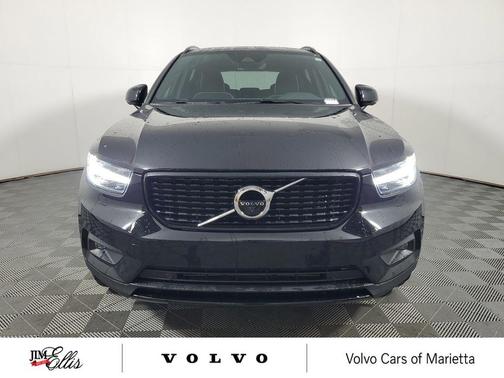 Onyx Black Metallic 2021 Volvo XC40 T5 R-Design