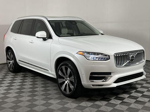 2024 Volvo XC90 B5 Plus Bright Theme