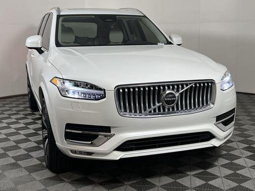 2024 Volvo XC90 B5 Plus Bright Theme