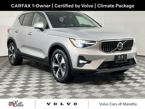 2025 Volvo XC40 B5 Plus Bright Theme