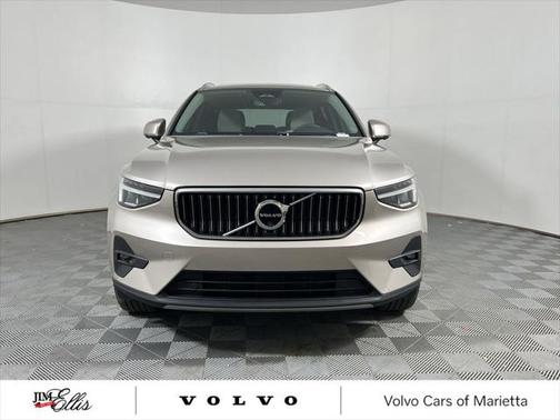 2024 Volvo XC40 B5 Plus Bright Theme