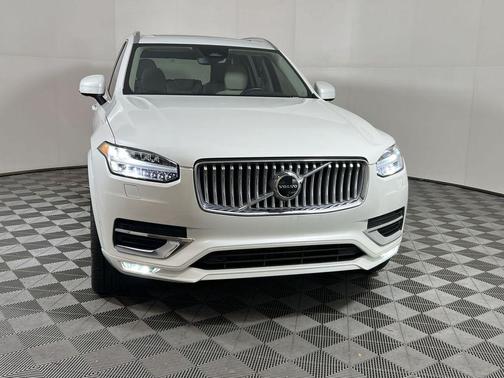 2025 Volvo XC90 B5 Plus