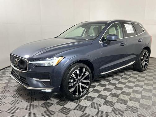 2023 Volvo XC60 B5 Ultimate Bright Theme