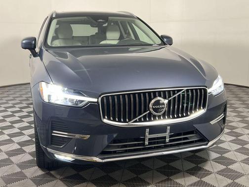 2023 Volvo XC60 B5 Ultimate Bright Theme