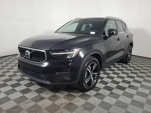 2025 Volvo XC40 B5 Core Bright Theme