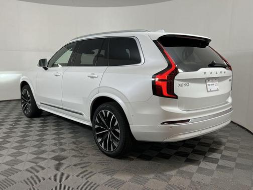2026 Volvo XC90 B6 Plus 7-Seater