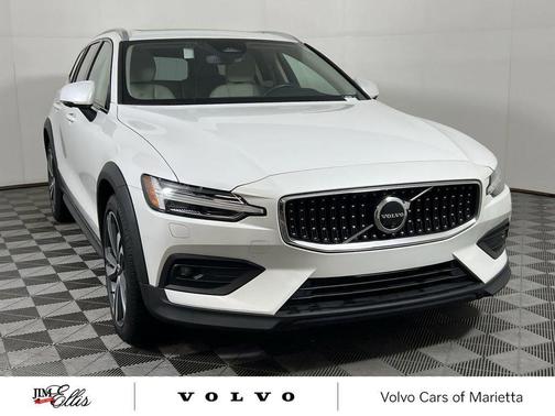 2025 Volvo V60 Cross Country Plus, B5 AWD Gas (mild hybrid)