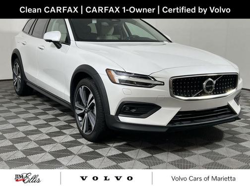 2025 Volvo V60 Cross Country Plus, B5 AWD Gas (mild hybrid)