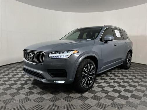 2022 Volvo XC90 T6 Momentum