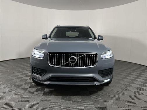 2022 Volvo XC90 T6 Momentum