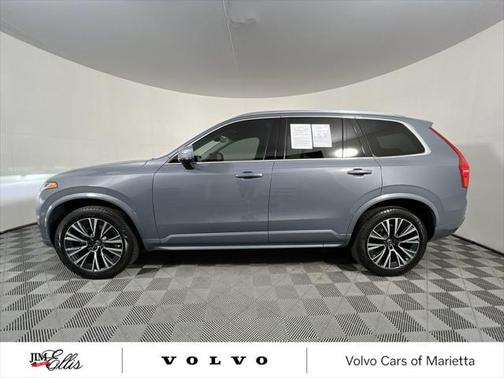 2022 Volvo XC90 T6 Momentum