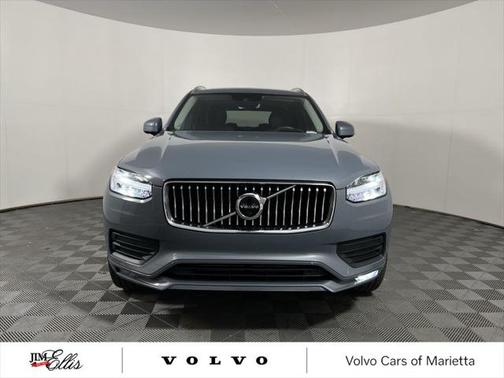 2022 Volvo XC90 T6 Momentum