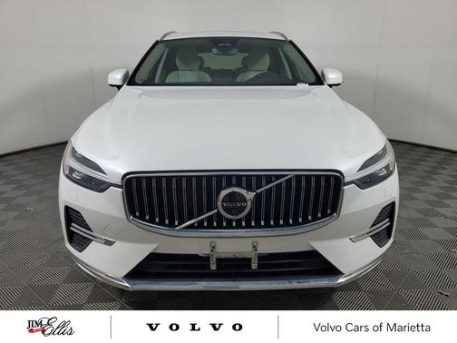 2023 Volvo XC60 B5 Plus Bright Theme