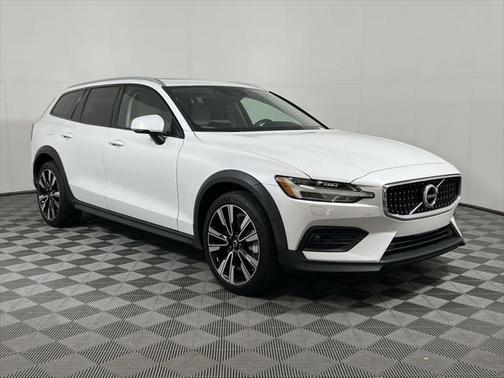2022 Volvo V60 Cross Country T5