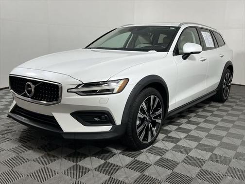 2022 Volvo V60 Cross Country T5