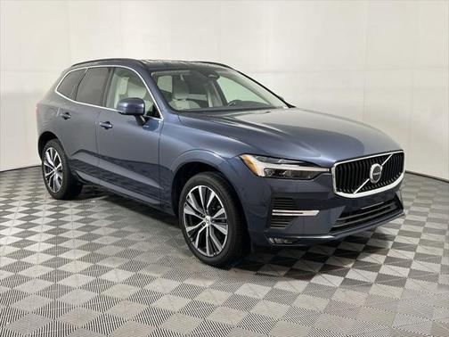 2022 Volvo XC60 B5 Momentum