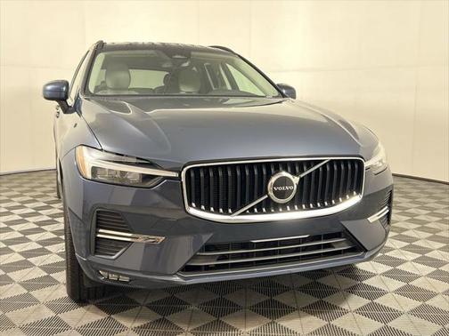 2022 Volvo XC60 B5 Momentum