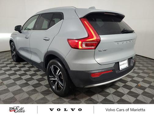 2025 Volvo XC40 B5 Core Bright Theme
