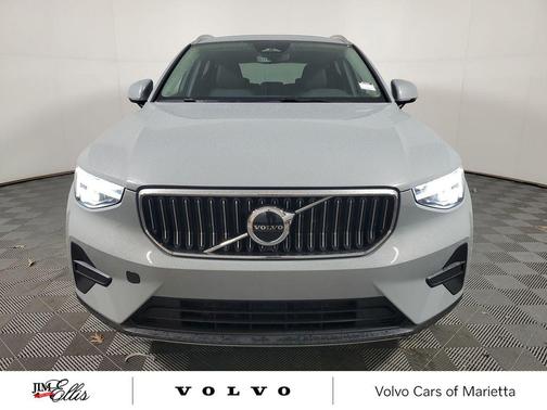 2025 Volvo XC40 B5 Core Bright Theme