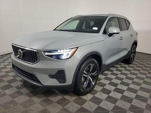 2025 Volvo XC40 B5 Core Bright Theme
