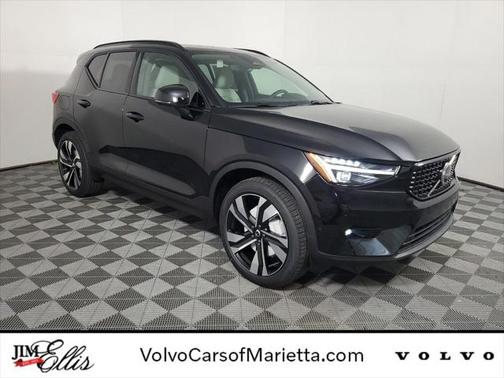 2025 Volvo XC40 B5 Ultra Dark Theme