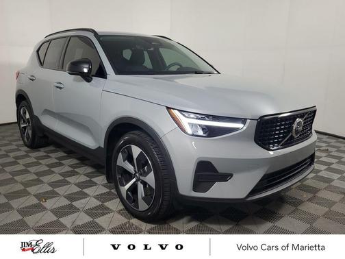 2026 Volvo XC40 Core, B5 AWD Gas (mild hybrid), Dark