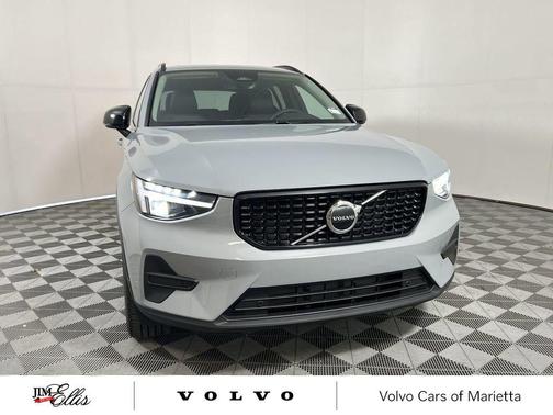 2026 Volvo XC40 Core, B5 AWD Gas (mild hybrid), Dark