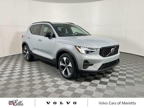 2026 Volvo XC40 Core, B5 AWD Gas (mild hybrid), Dark