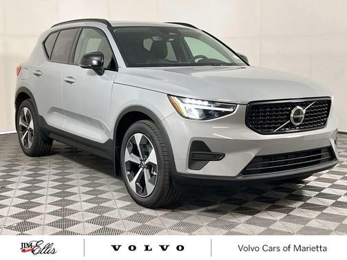 2026 Volvo XC40 Core, B5 AWD Gas (mild hybrid), Dark