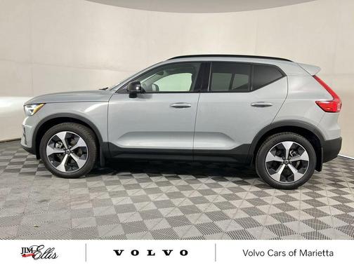 2026 Volvo XC40 Core, B5 AWD Gas (mild hybrid), Dark