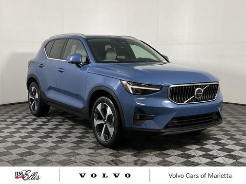 2024 Volvo XC40 B5 Plus Bright Theme
